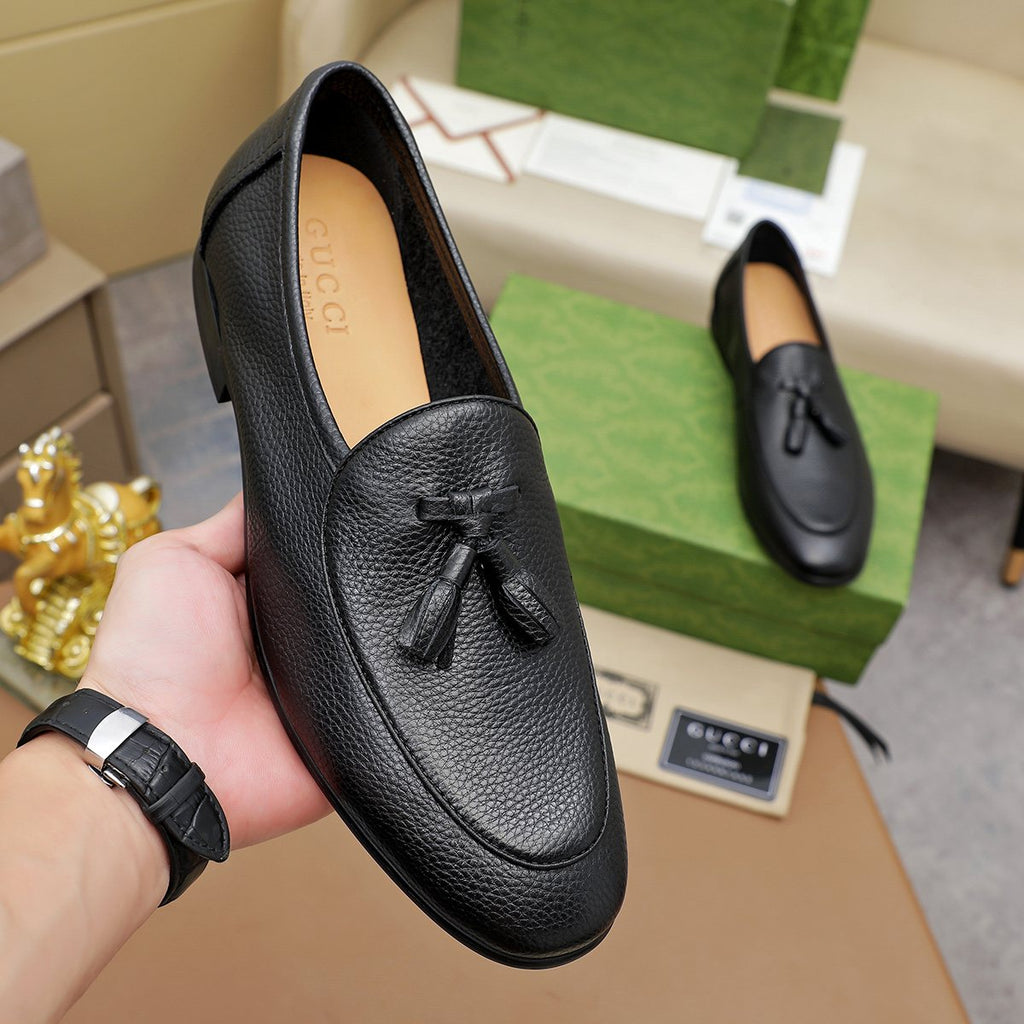 Gucci Textured Tassel Loafers