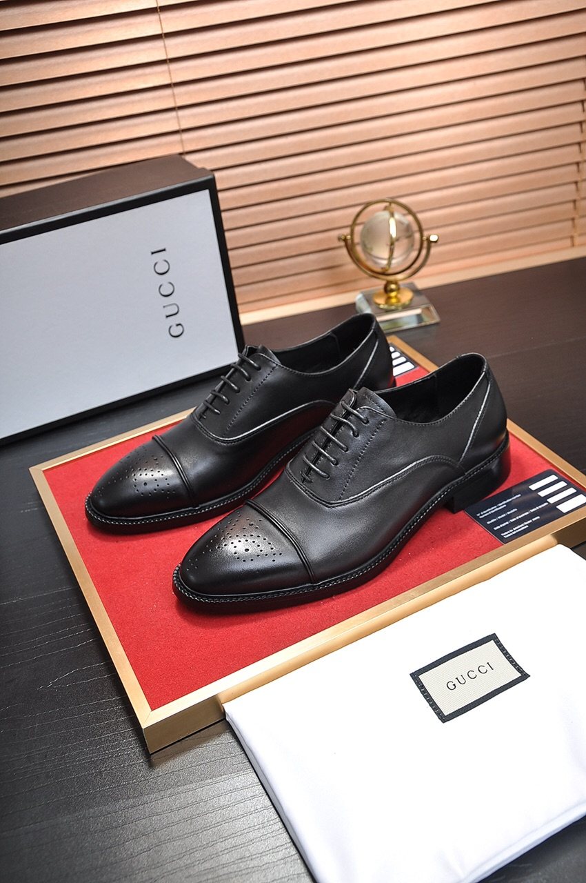 Gucci Men's Closed-Lace Dress Shoes